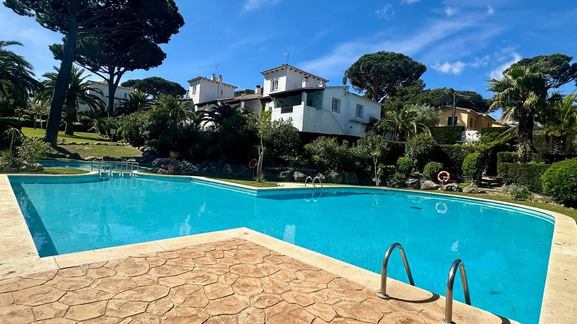 Villa Blanca 13 - Recien Renovada Casa Con Jardin Y Piscina Comunitaria Pals Spain