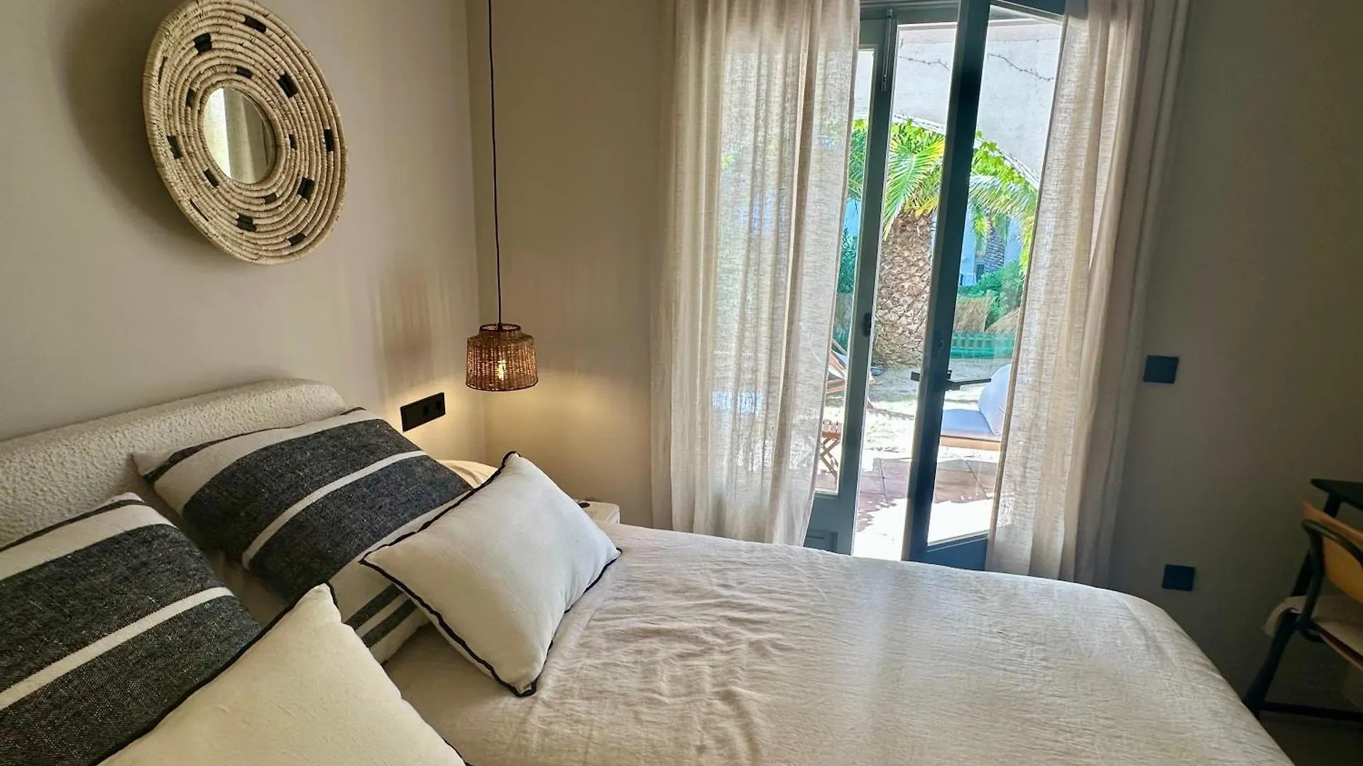 Holiday home Villa Blanca 13 - Recien Renovada Casa Con Jardin Y Piscina Comunitaria Pals