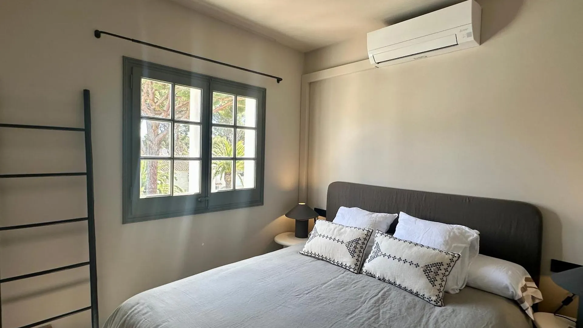 Holiday home Villa Blanca 13 - Recien Renovada Casa Con Jardin Y Piscina Comunitaria Pals